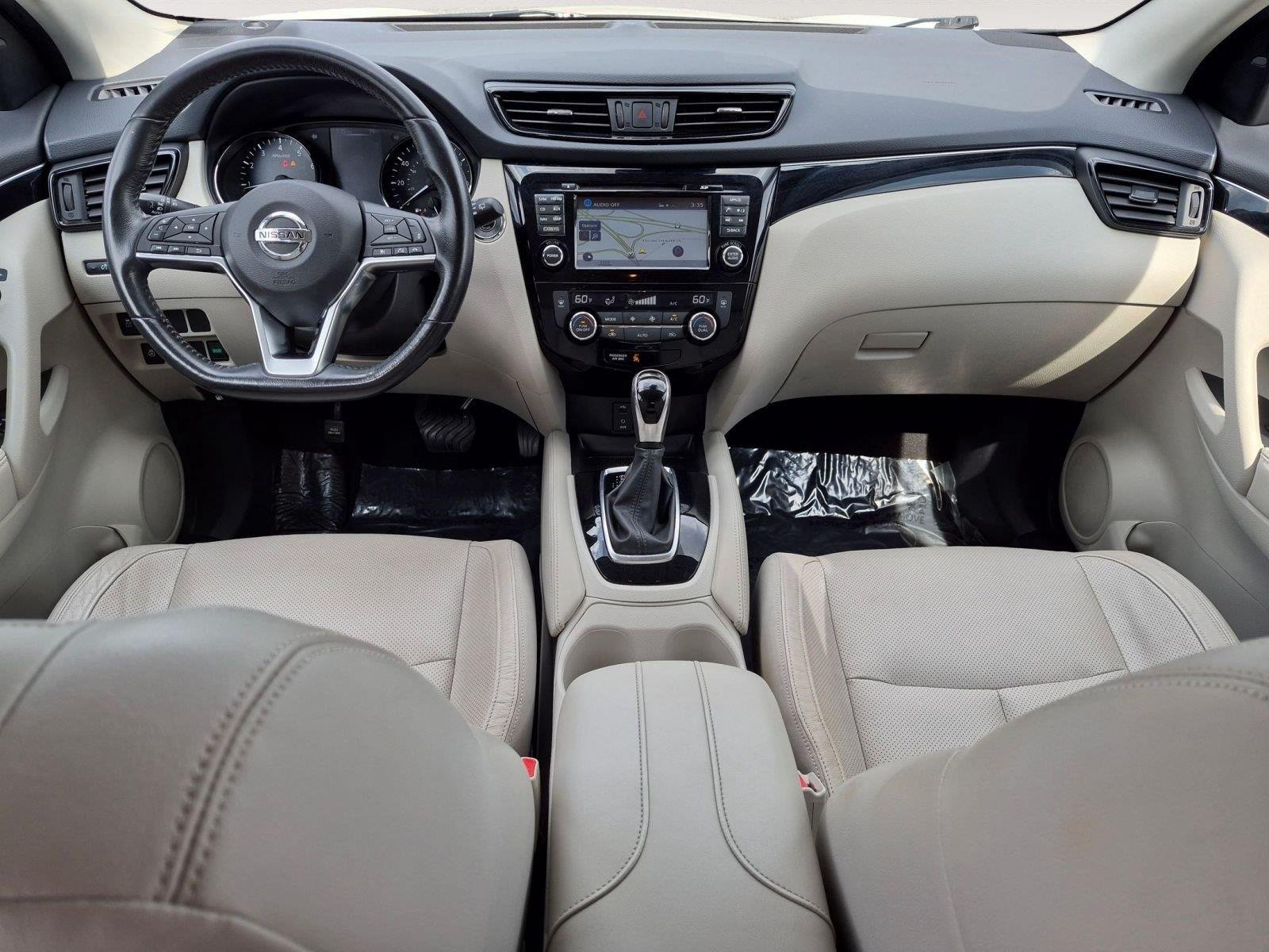 Used 2018 Pearl White Nissan SL image 18