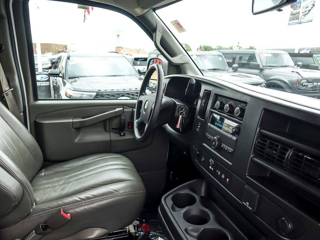 Used 2024 Summit White Chevrolet Work Van image 27
