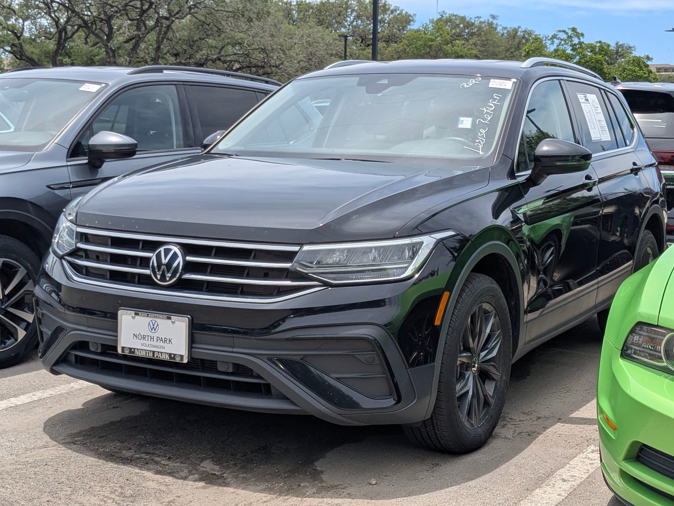 Certified Used 2023 Deep Black Volkswagen SE image 4
