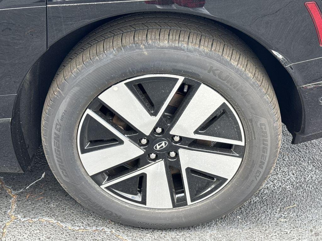New 2026 Black Hyundai SEL image 16