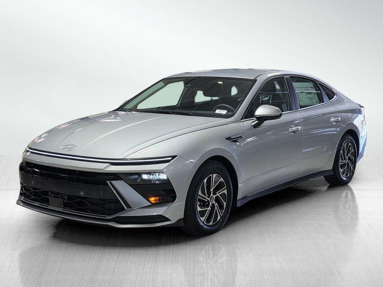 New 2026 Aero Silver Hyundai Blue image 3