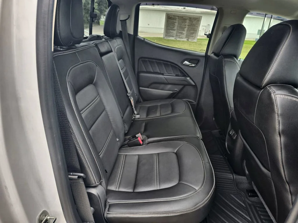 Used 2021 White GMC Denali image 28