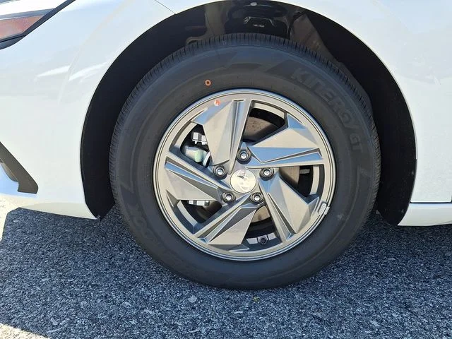 New 2026 White Hyundai SE image 18