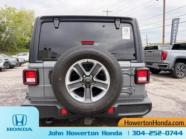 Used 2023 Gray Jeep Sahara image 5