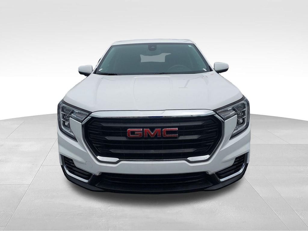 Used 2024 White GMC SLE image 8