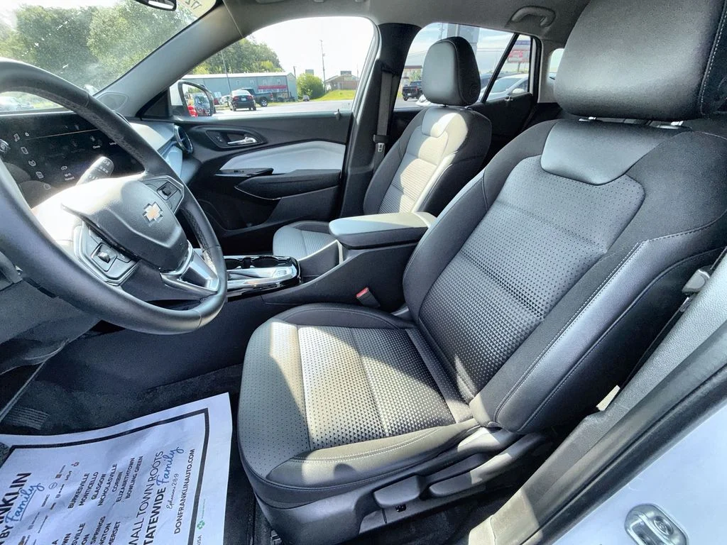 Used 2025 White Chevrolet LT image 13
