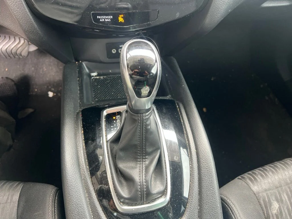 Used 2020 Blue Nissan S image 9