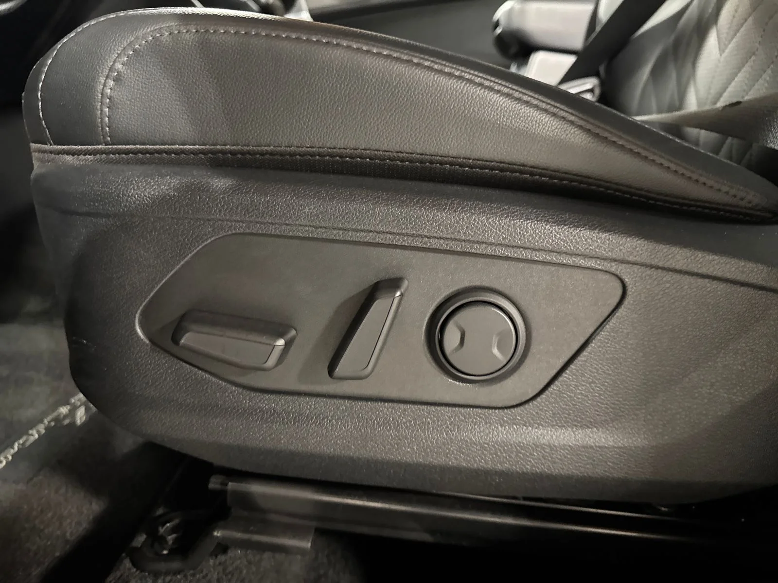Used 2025 Black Kia X-Line image 16
