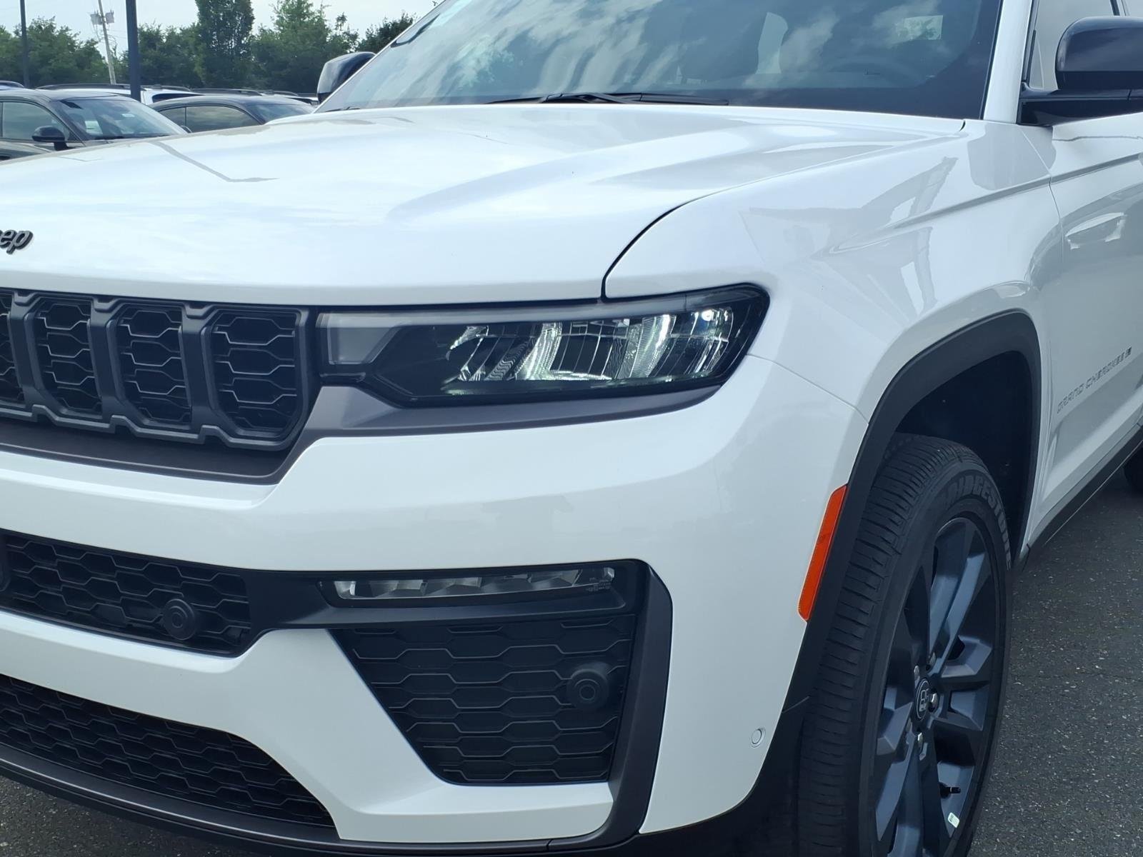 New 2026 Bright White Clear-Coat Exterior Paint Jeep 85th Anniversary Edition image 16