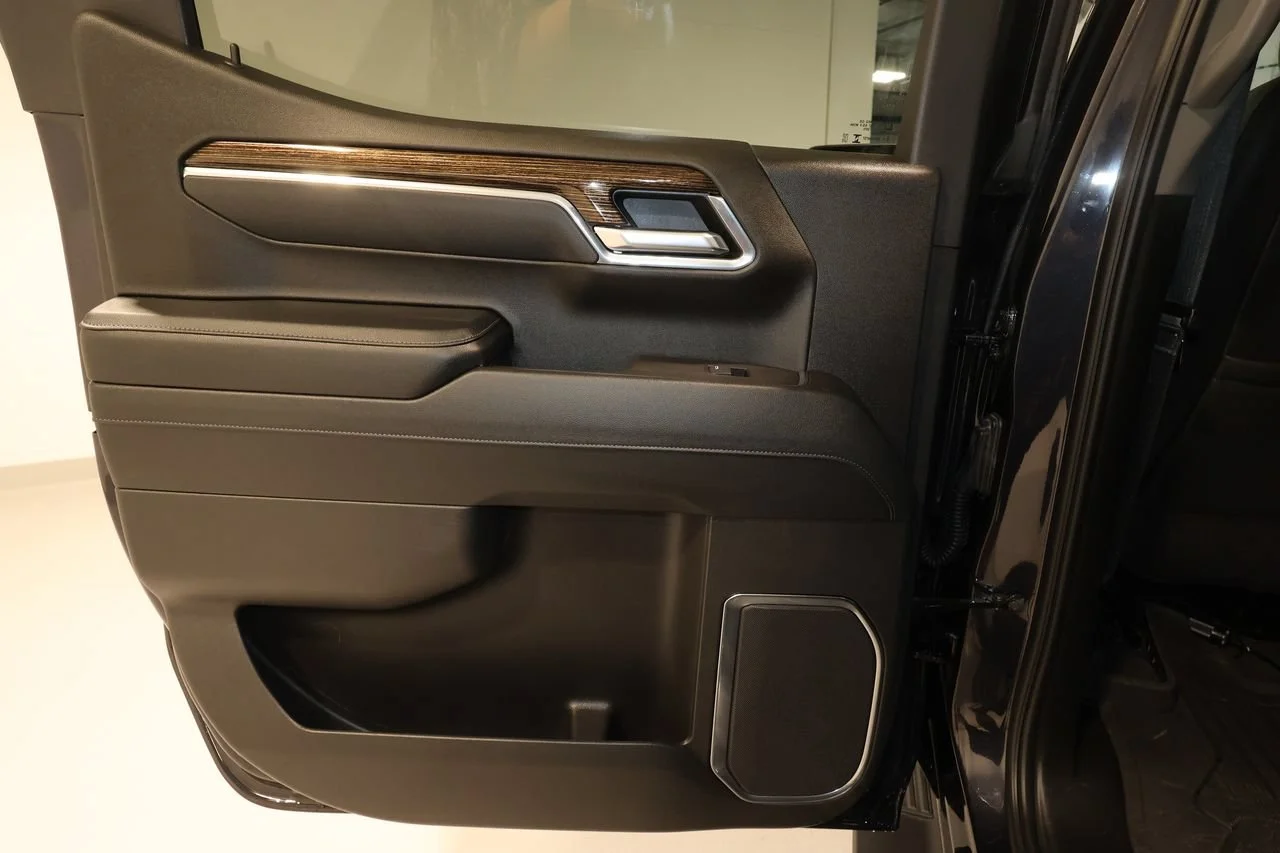 Used 2024 Titanium Rush Metallic GMC Elevation image 21