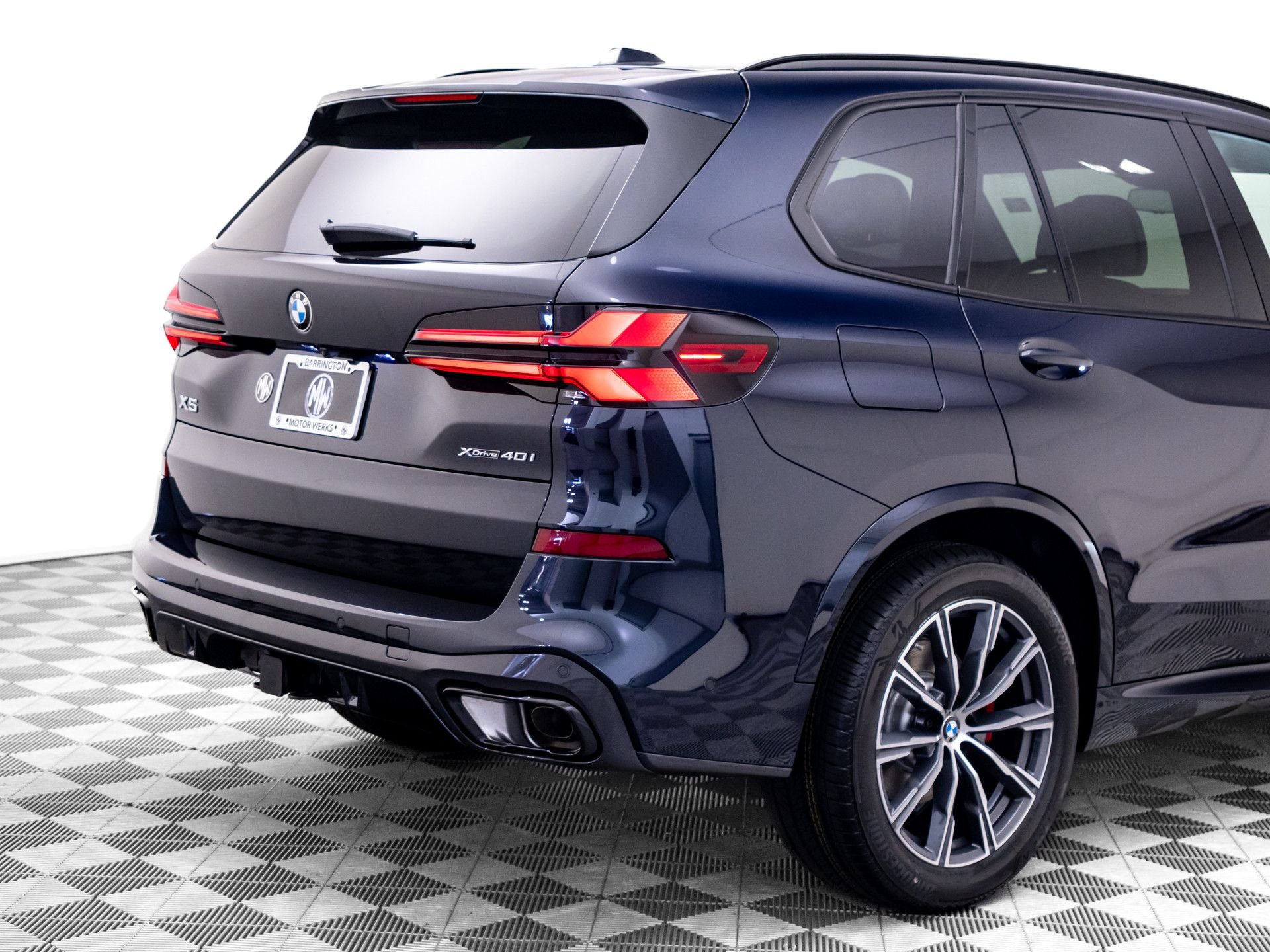 New 2026 Carbon Black Metallic BMW xDrive40i image 37