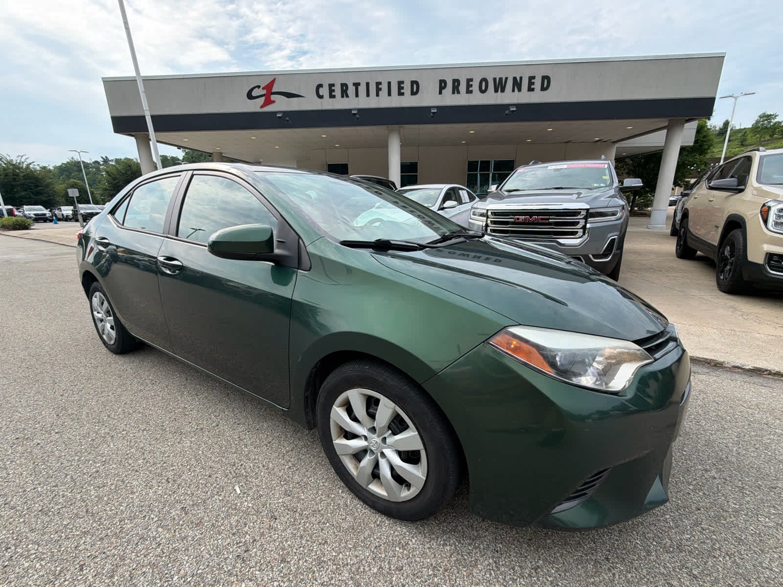 Used 2015  Toyota L image 1