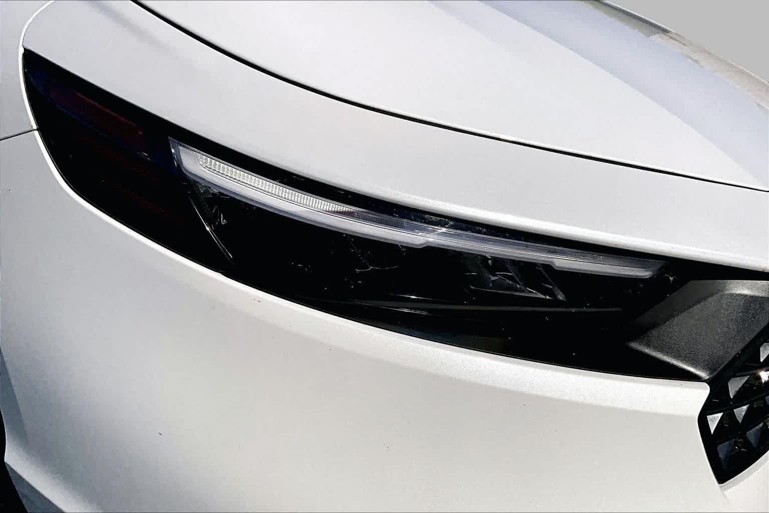 Used 2024 Platinum White Pearl Honda LX image 27