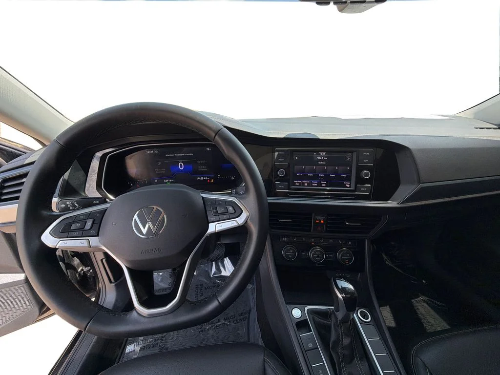 Used 2024 Deep Black Pearl Volkswagen SE image 21