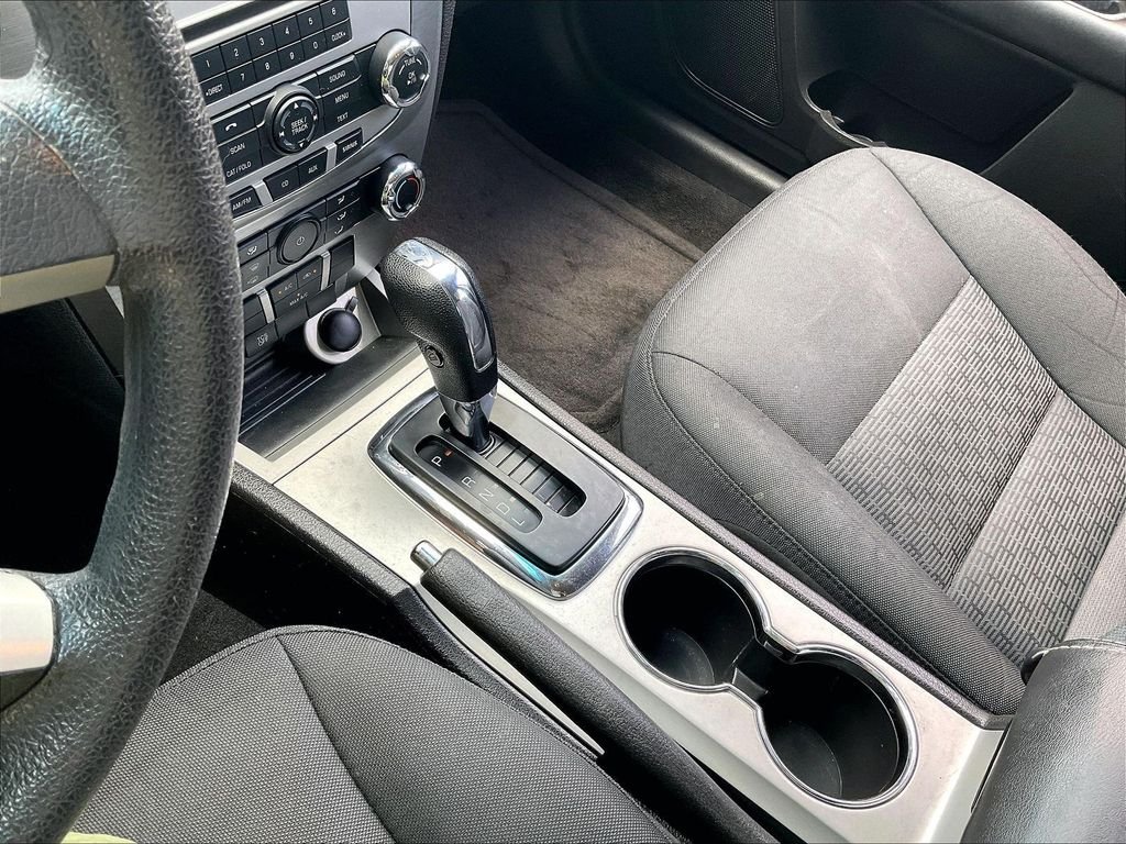 Used 2012 Blue Ford SE image 18