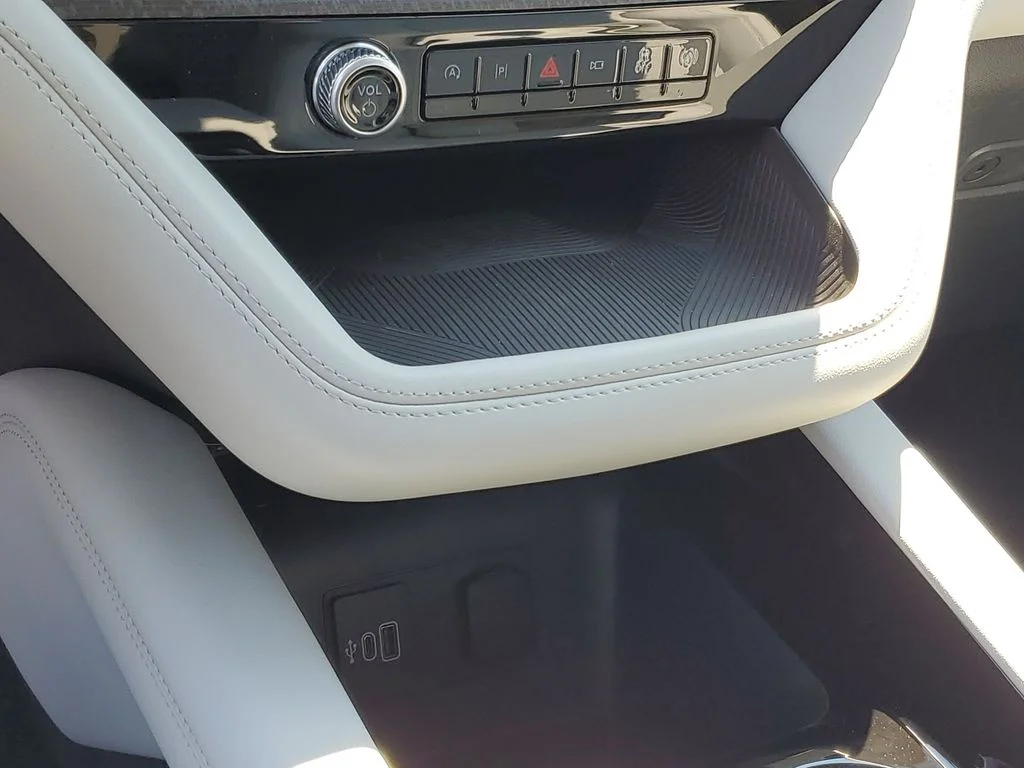 New 2026 Space White Metallic Ford Platinum™ image 17