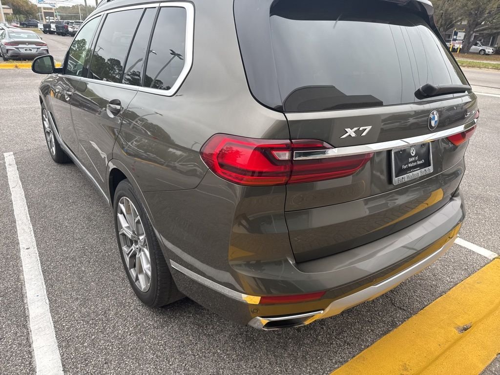 Used 2020 Green BMW xDrive40i image 2