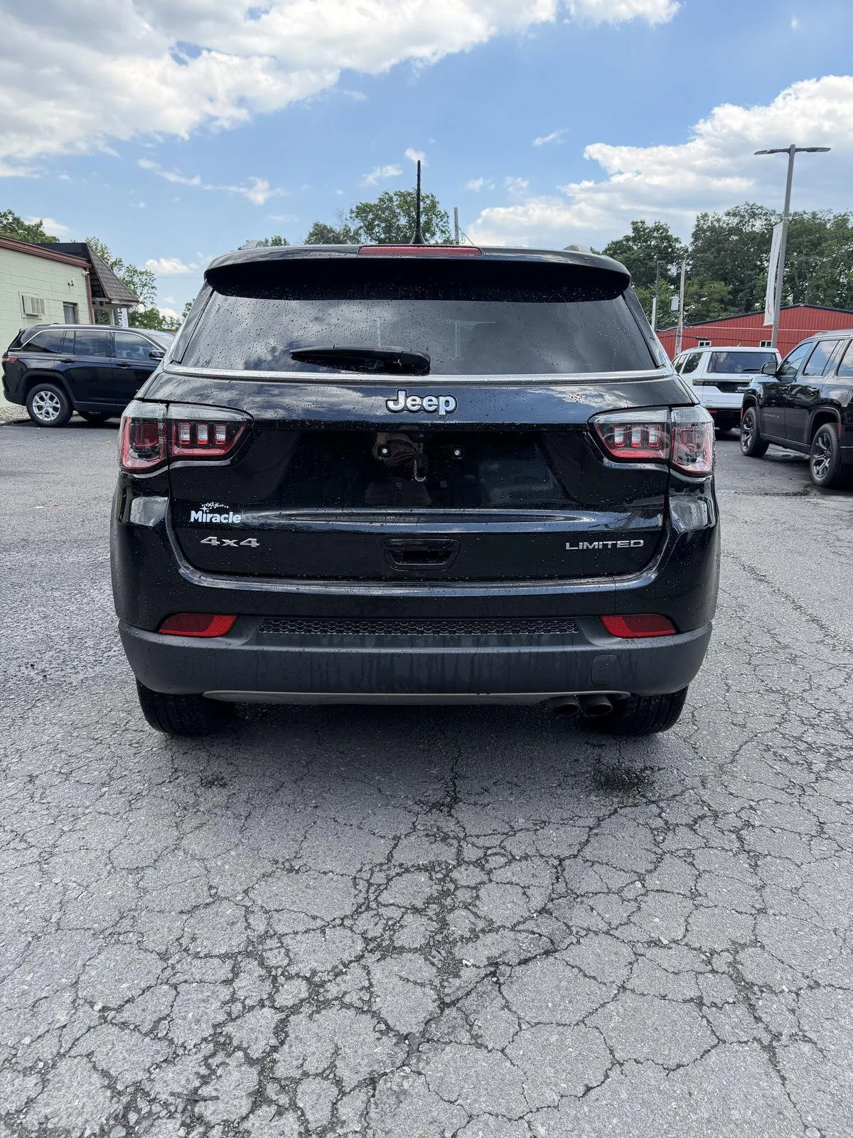Used 2022 DIAMOND BLACK CRYSTAL PEARLCOAT JEEP LIMITED image 7