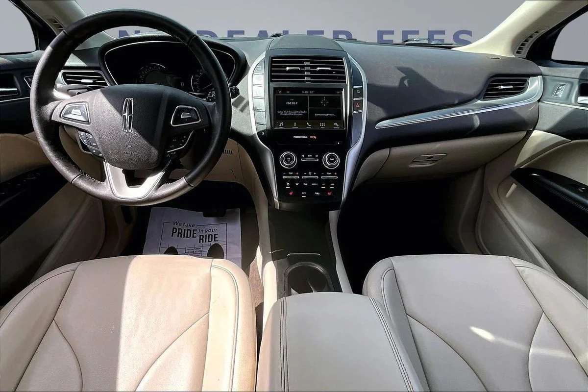 Used 2019 Red Lincoln Standard image 7