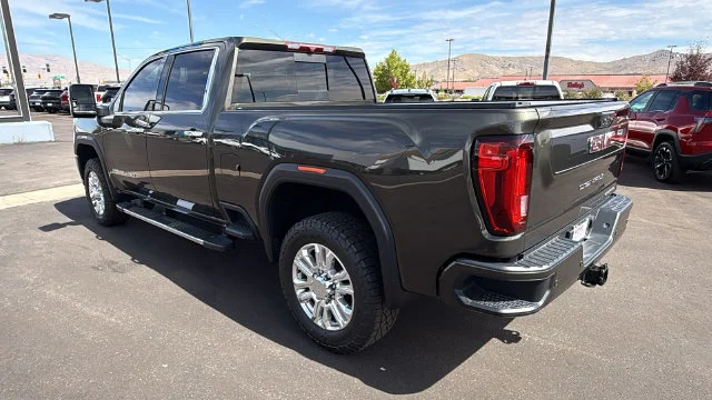 Used 2022 FOREST METALLIC GMC Denali image 5