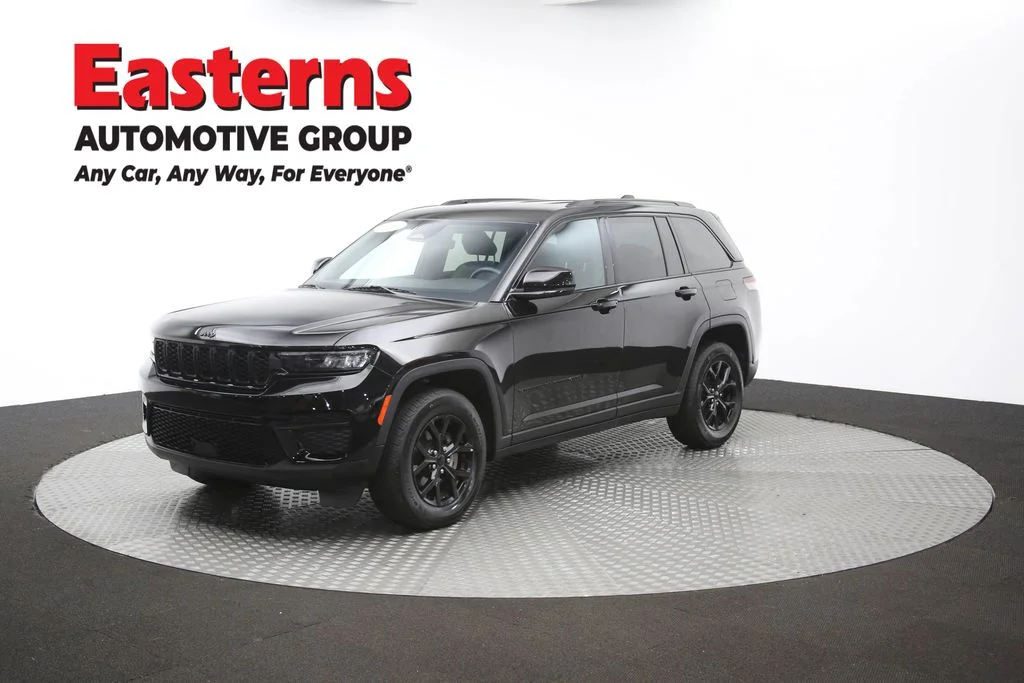 Used 2025 Black Jeep Altitude image 56