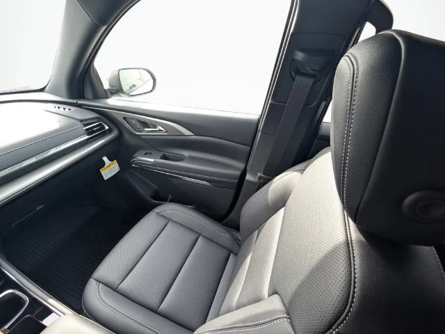 New 2027 Summit White Chevrolet LT image 27