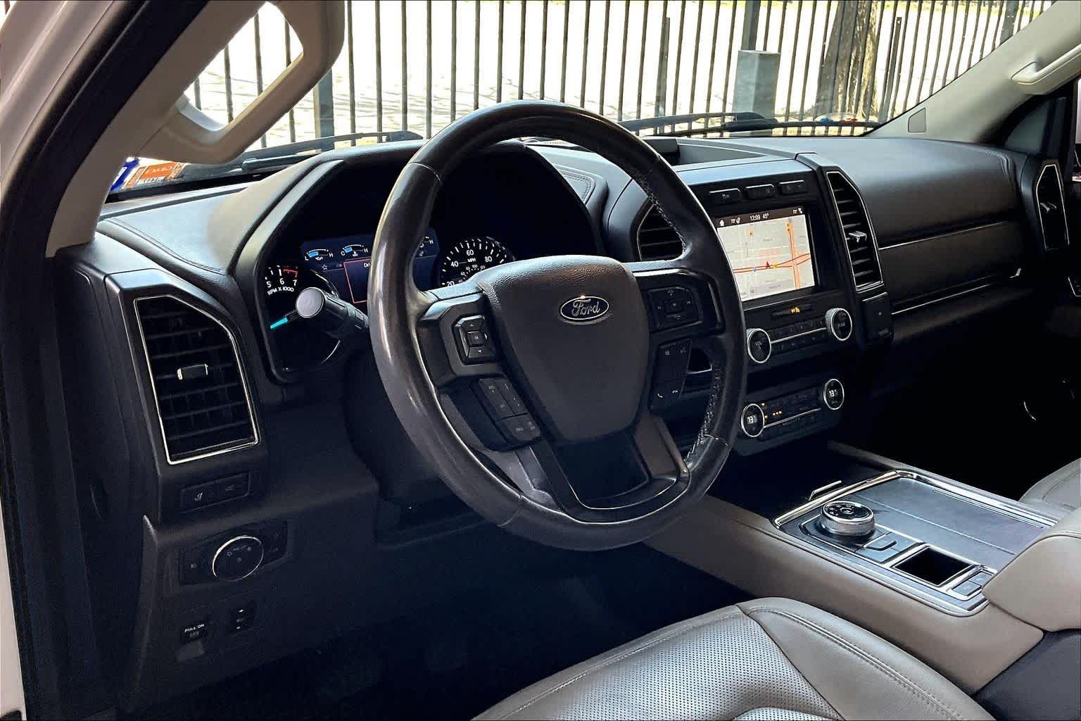 Used 2019 White Platinum Metallic Tri-Coat Ford Limited image 17