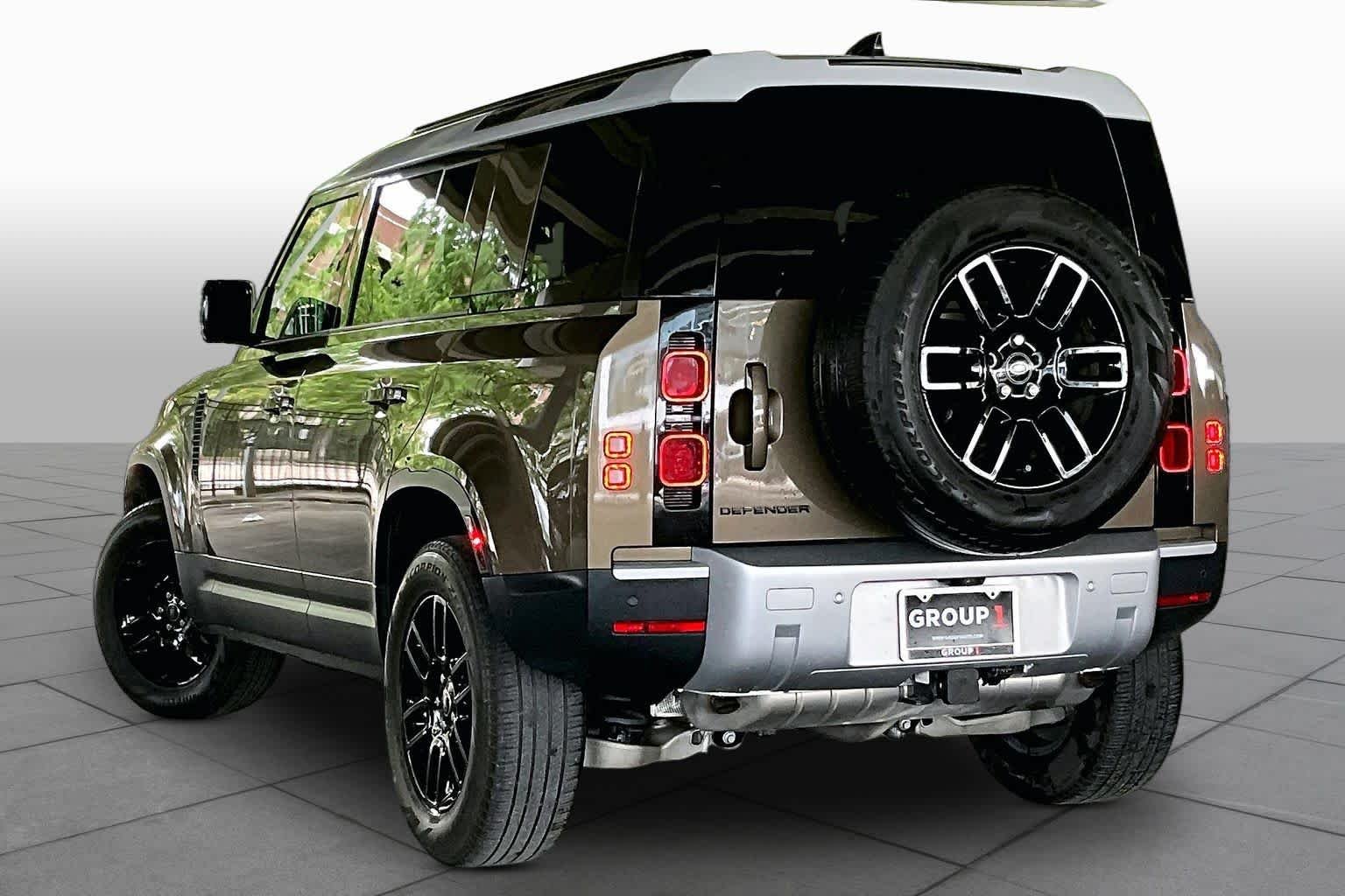 Used 2024 Gondwana Stone Metallic Land Rover S image 11