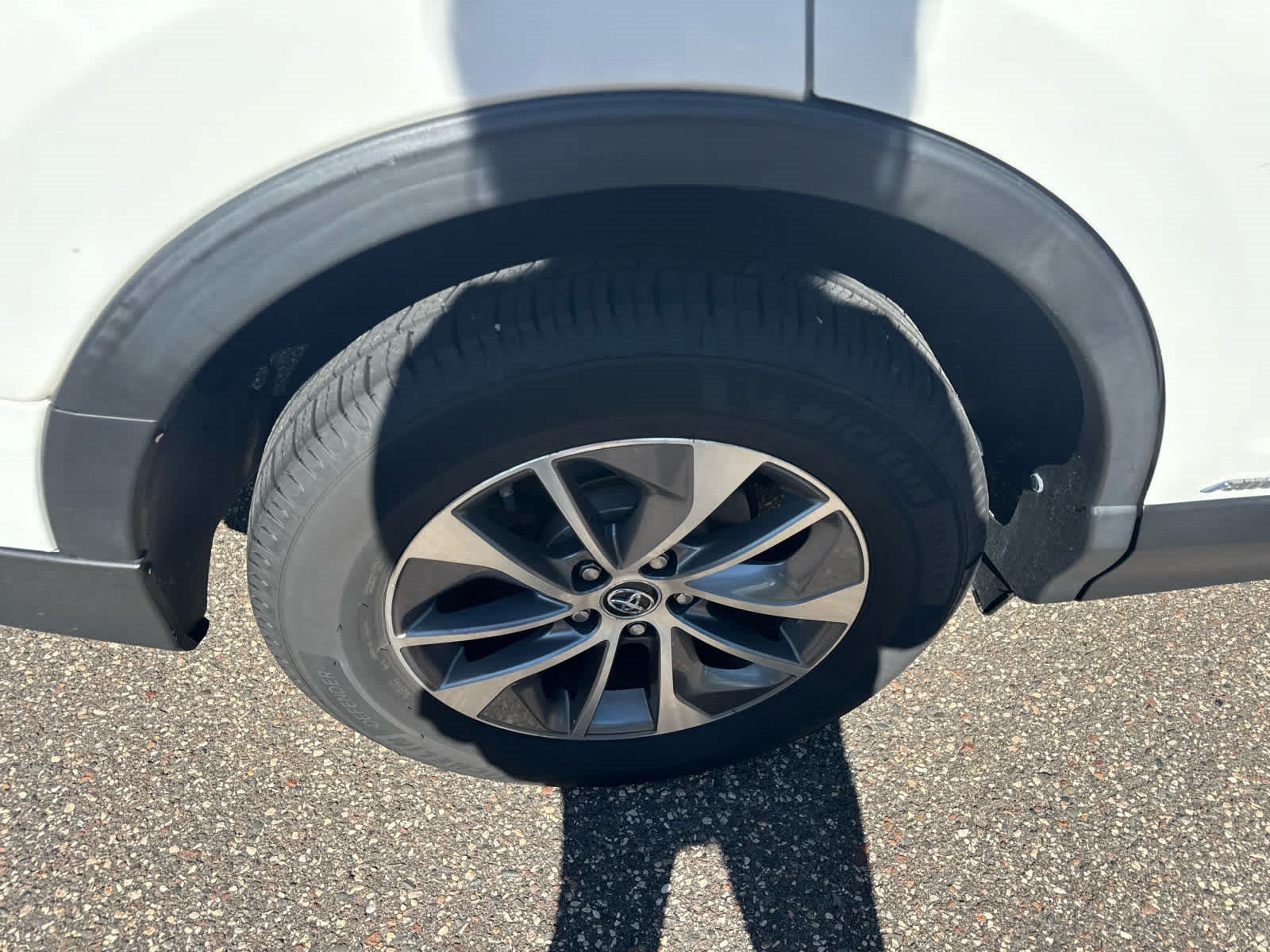 Used 2018 Super White Toyota Hybrid XLE image 7
