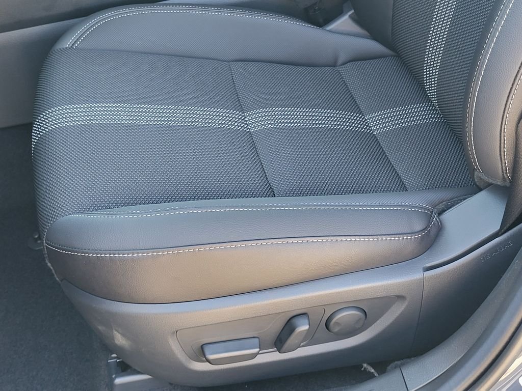 Used 2025 Polymetal Gray Metallic Mazda Preferred Package image 17
