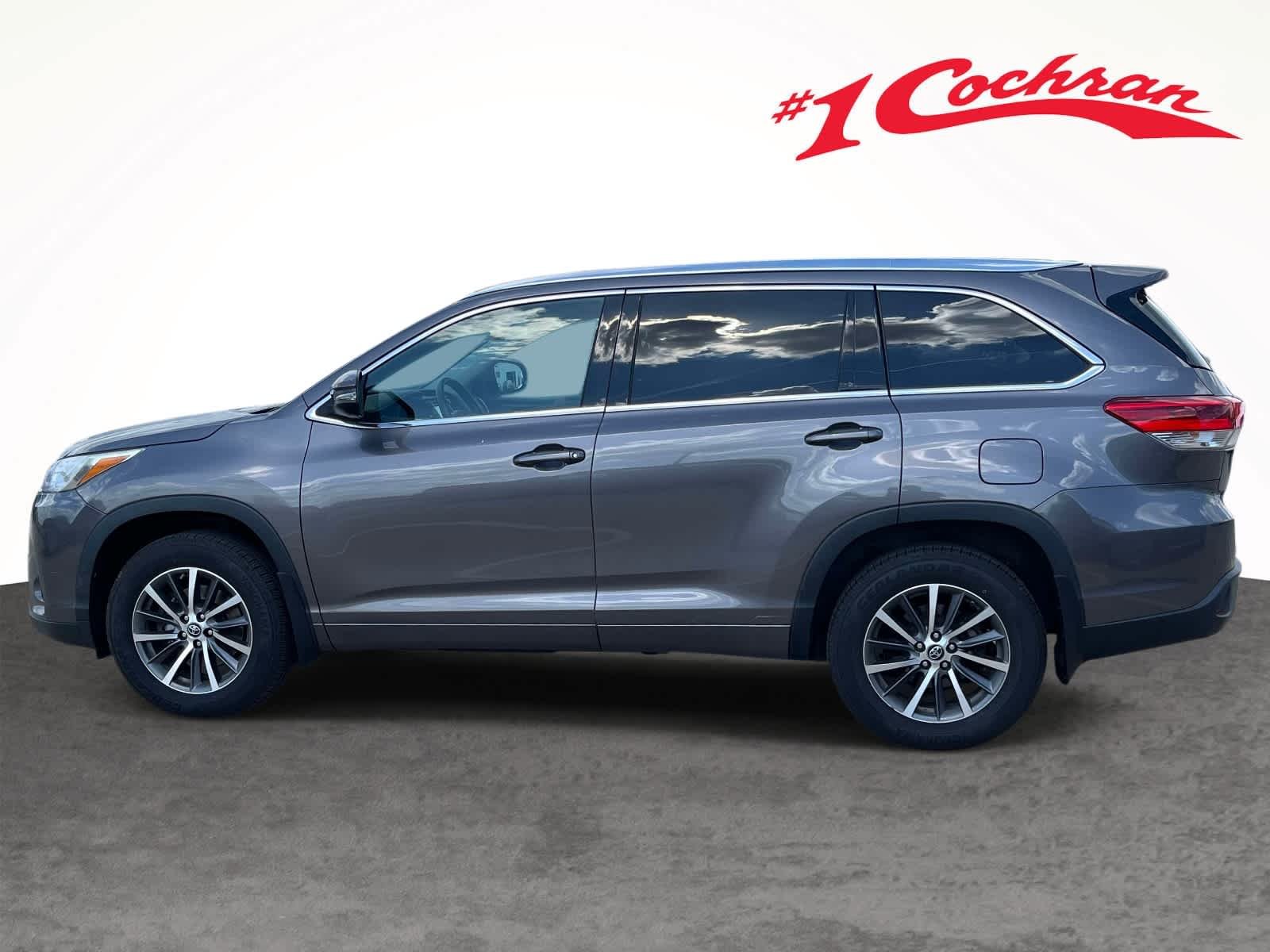 Used 2017 Predawn Gray Mica Toyota XLE image 10