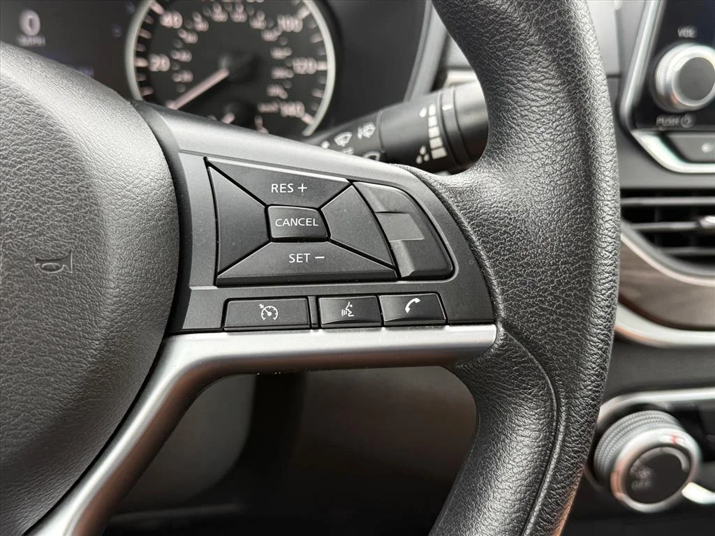 Used 2024 Silver Nissan 2.5 SV image 16