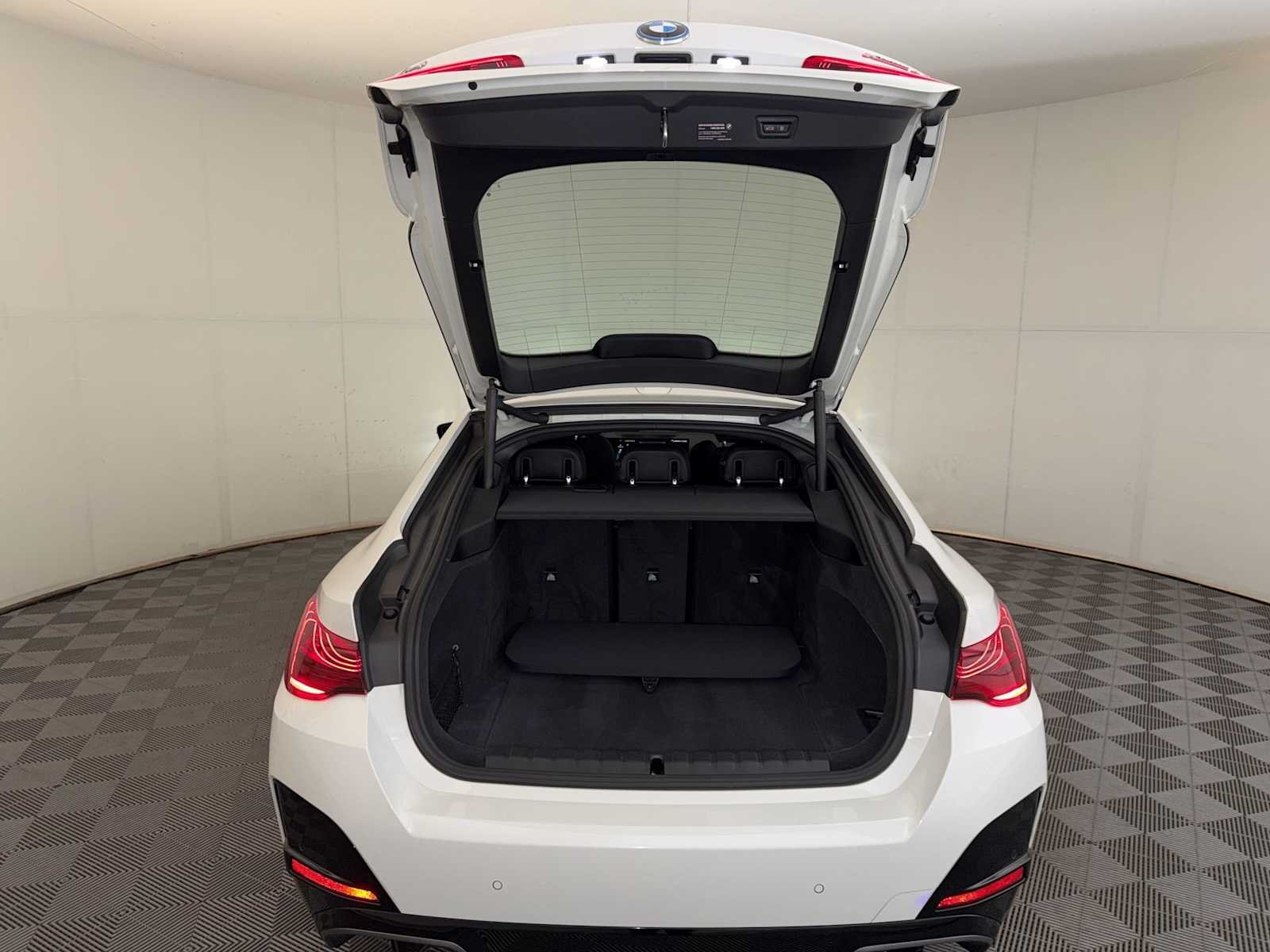 2025 BMW i4 40 - Photo 22