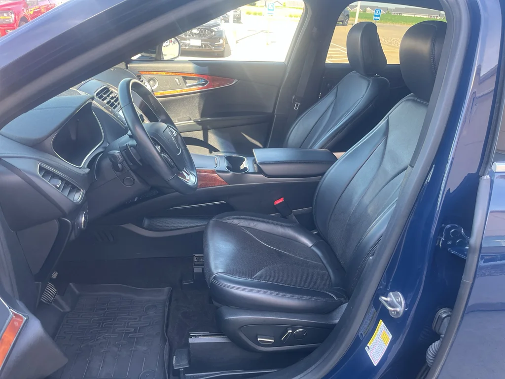Used 2020 Rhapsody Blue Lincoln Reserve image 12