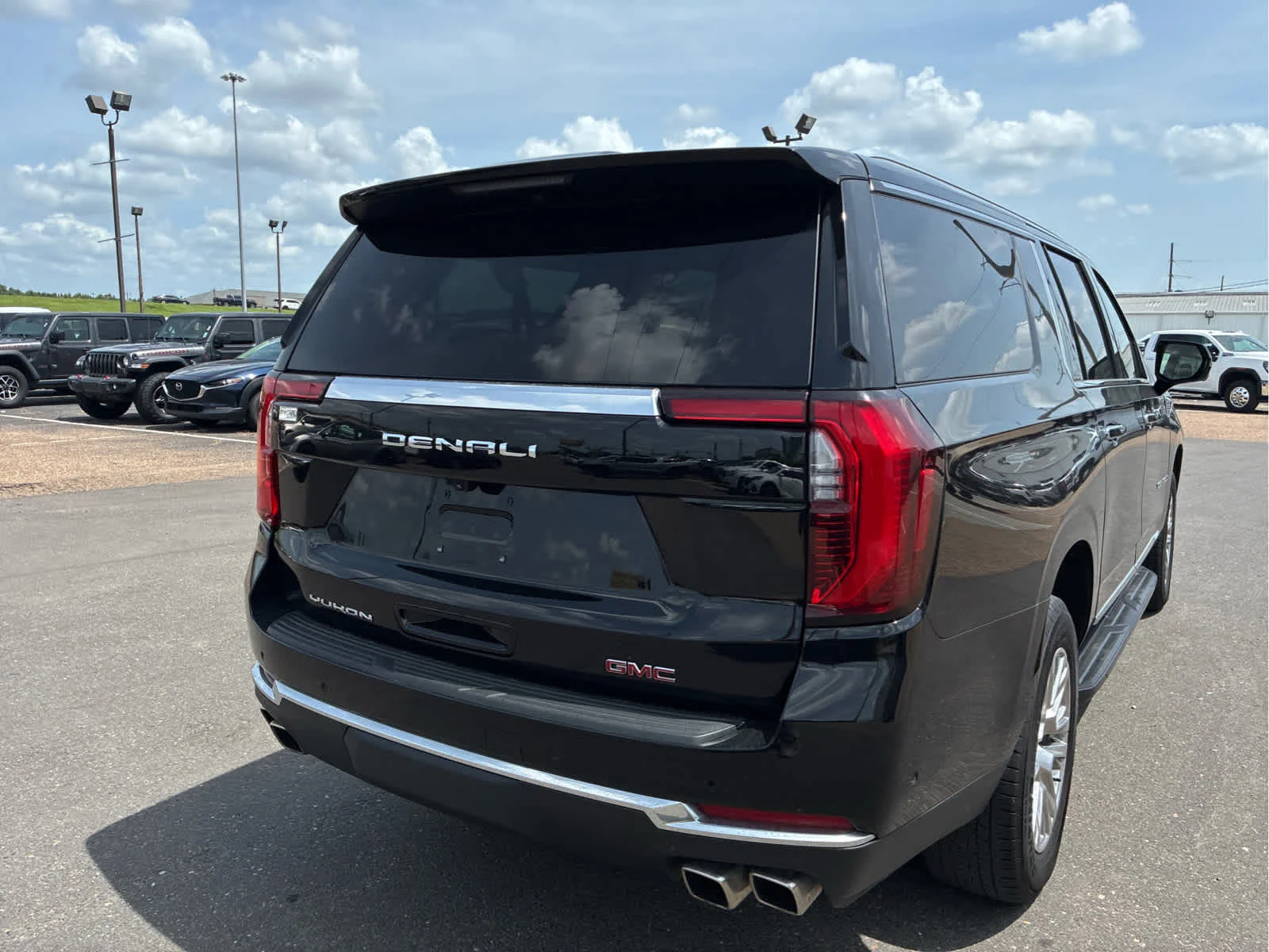 Used 2025 Onyx Black GMC Denali image 7