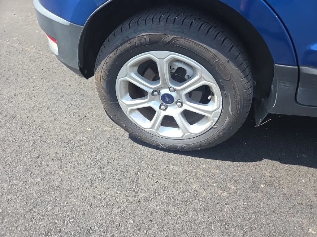 Used 2018 Blue Ford SE image 22