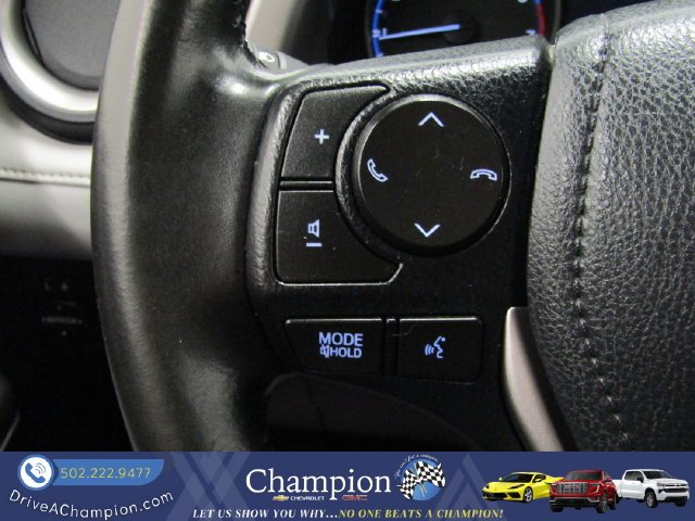 Used 2018 Silver Toyota XLE image 26