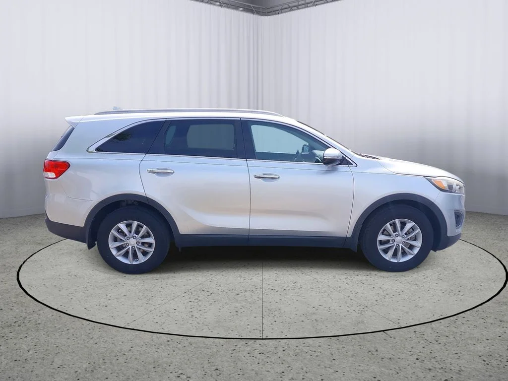 Used 2016 Silver Kia LX image 2