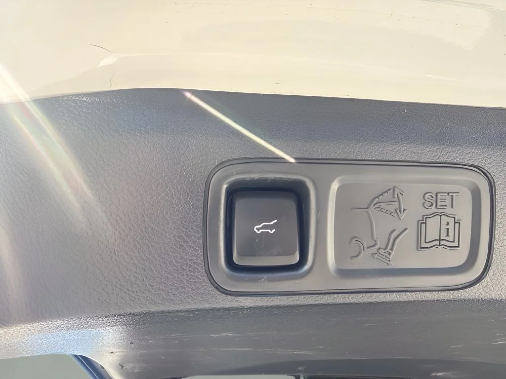 Used 2023 White Ford Limited image 31