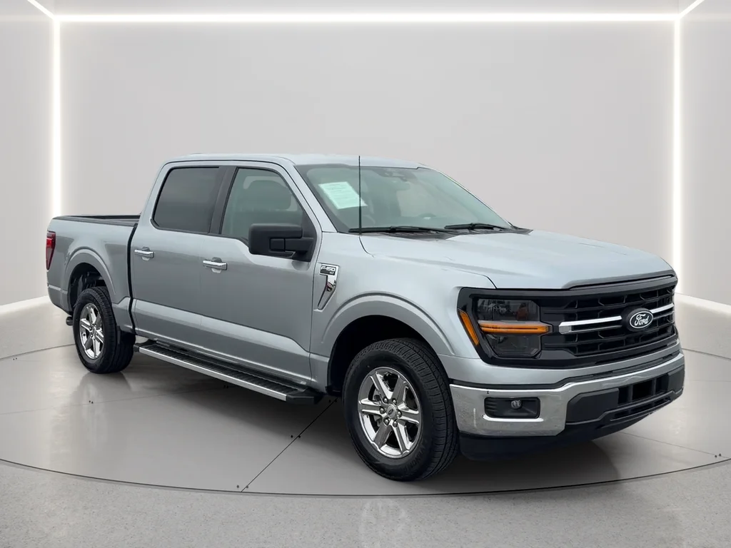 Used 2025 Silver Ford XLT image 3