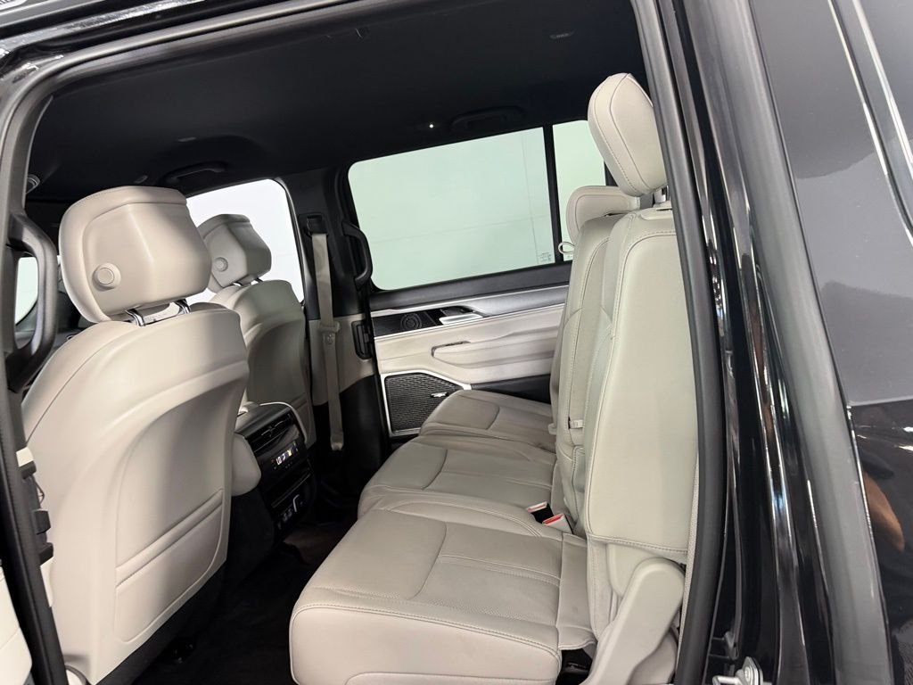 Certified Used 2025 Black Wagoneer Base image 26