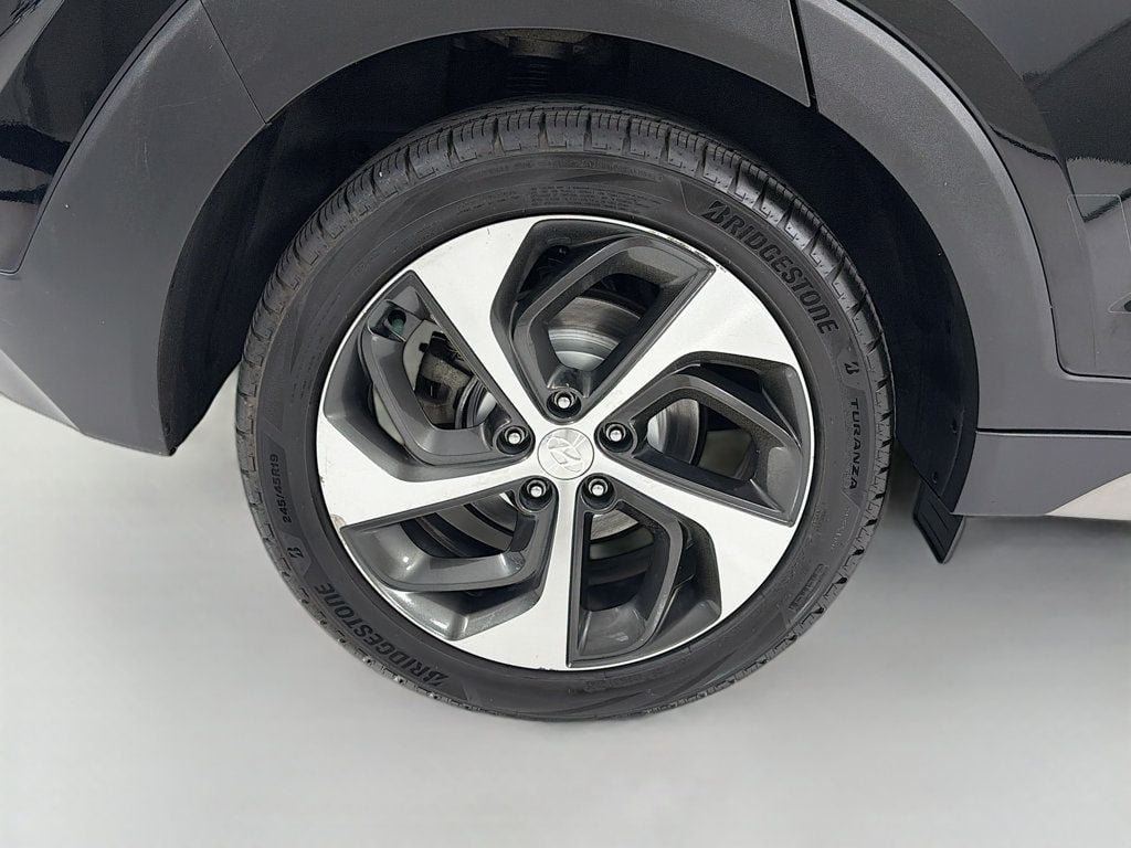 Used 2018 Black Noir Pearl Hyundai Value AWD image 33