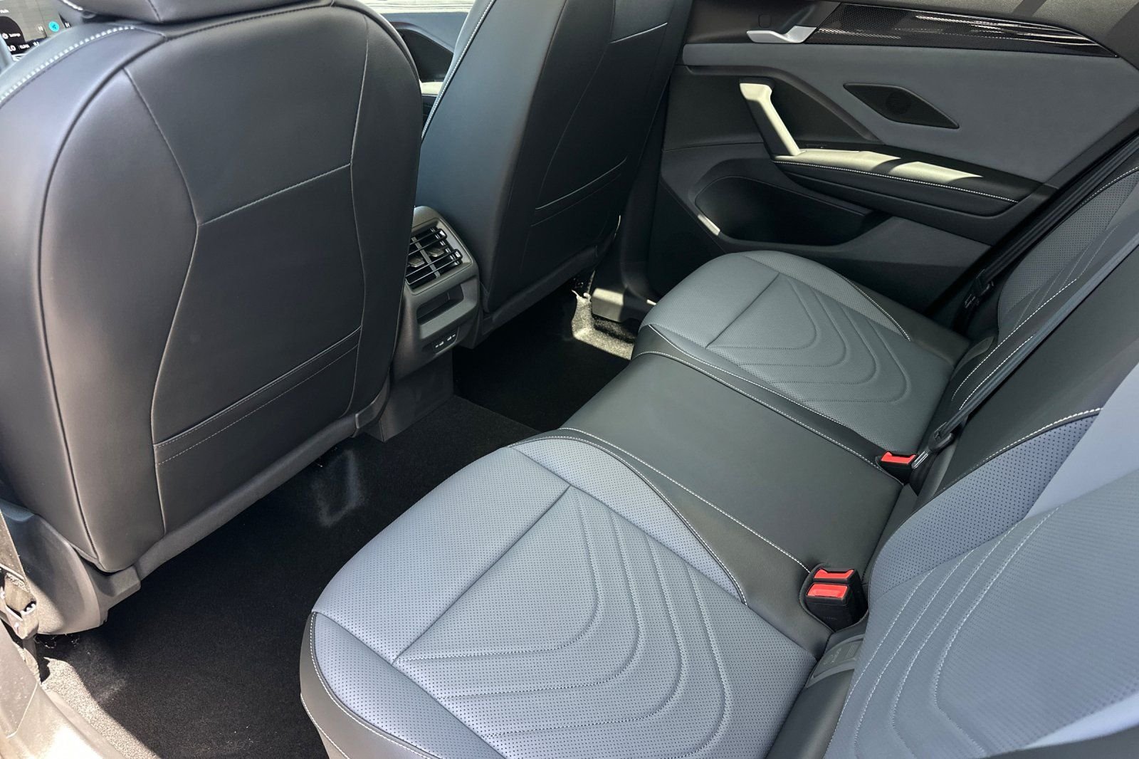 New 2026 Platinum Gray Metallic Volkswagen 2.0T SE image 12