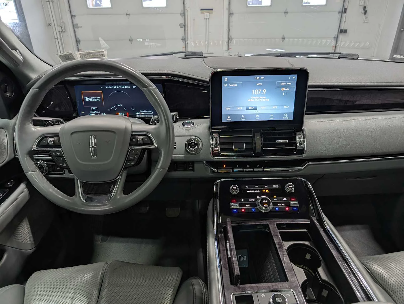 Used 2020 Silver Radiance Lincoln Reserve image 18