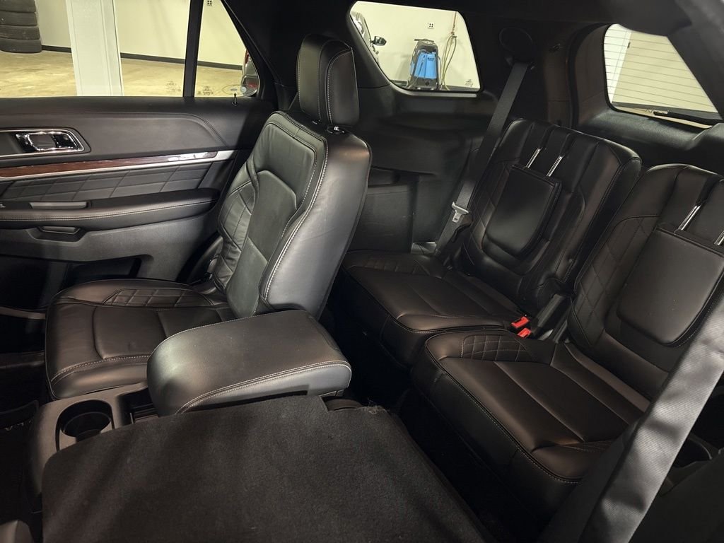 Used 2019  Ford Platinum image 21