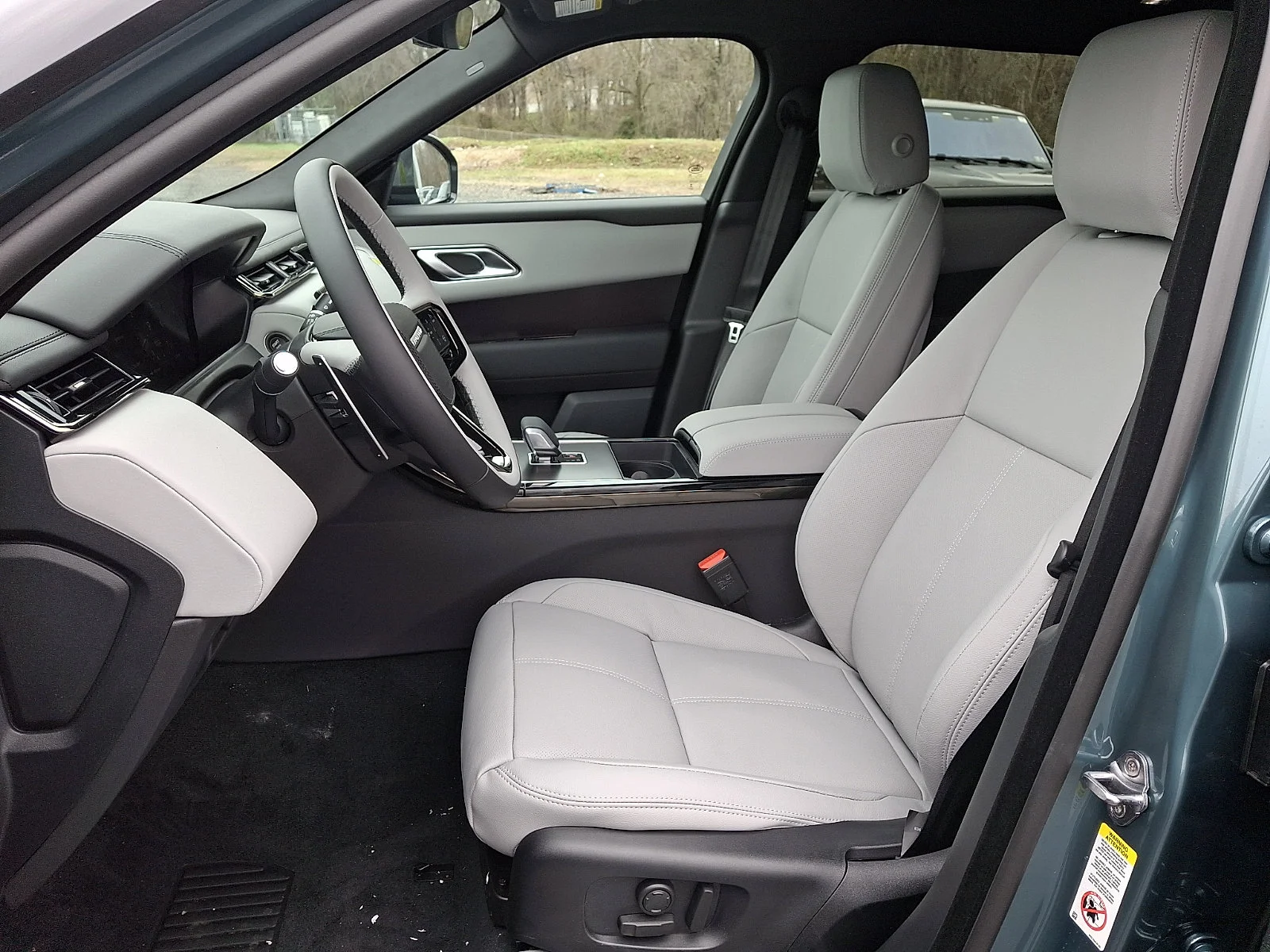 New 2026 Giola Green Land Rover Dynamic SE image 8