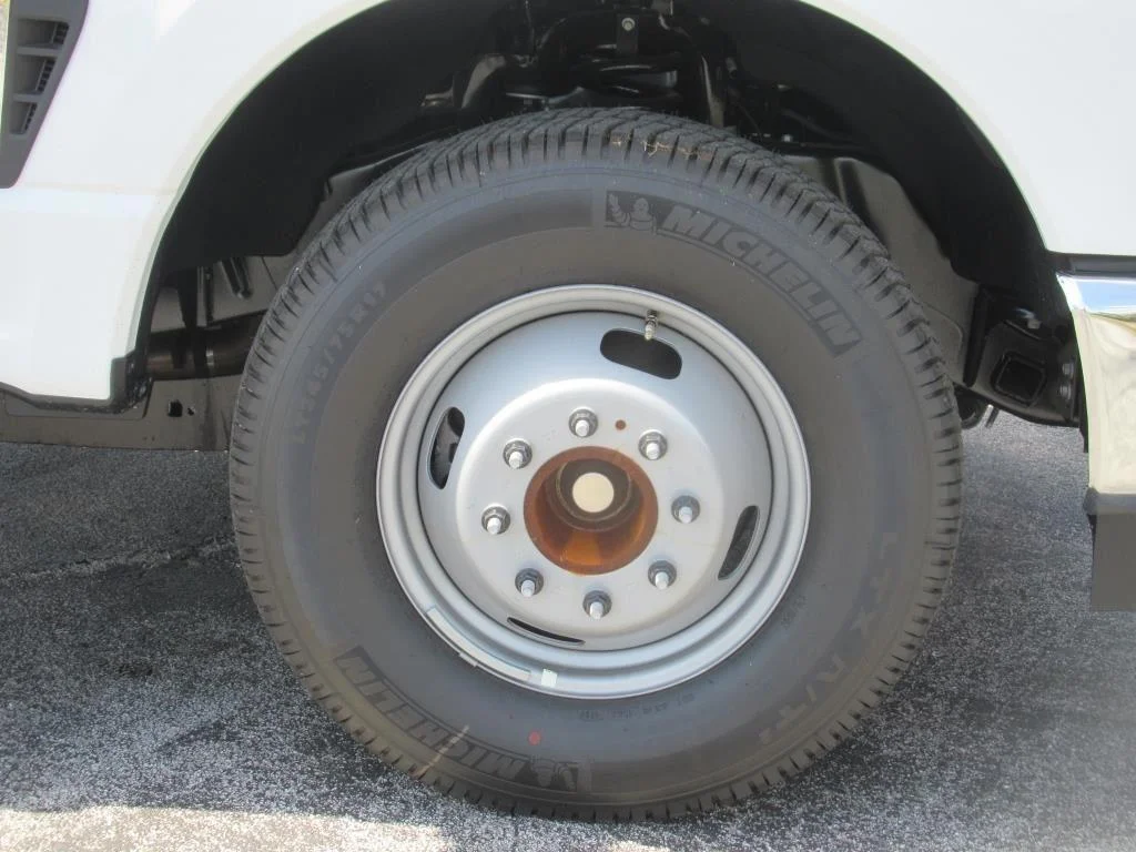 2024 Ford F-350 Super Duty Chassis Cab XL - Photo 7