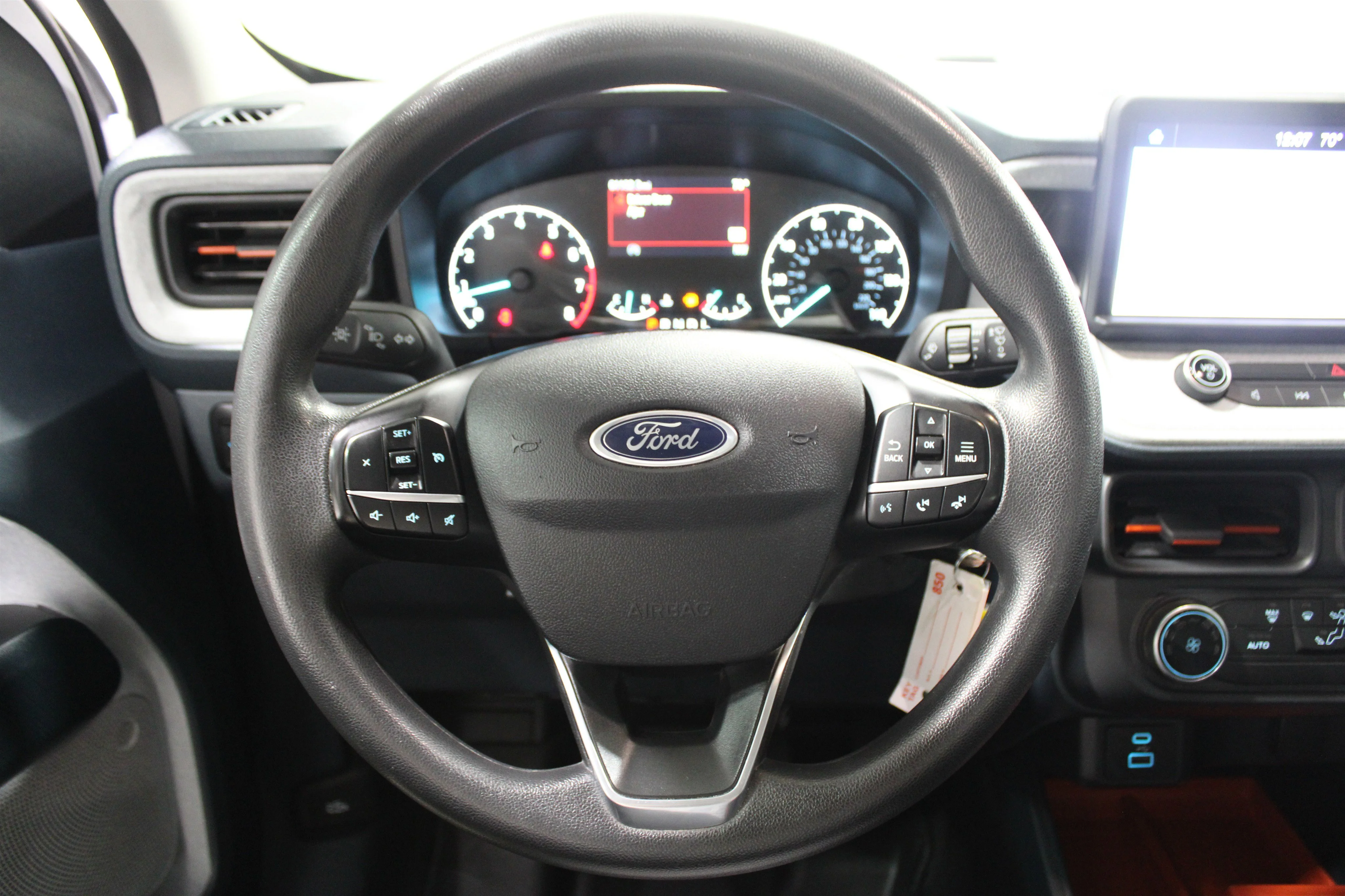 Used 2024 Oxford White Ford XLT image 9