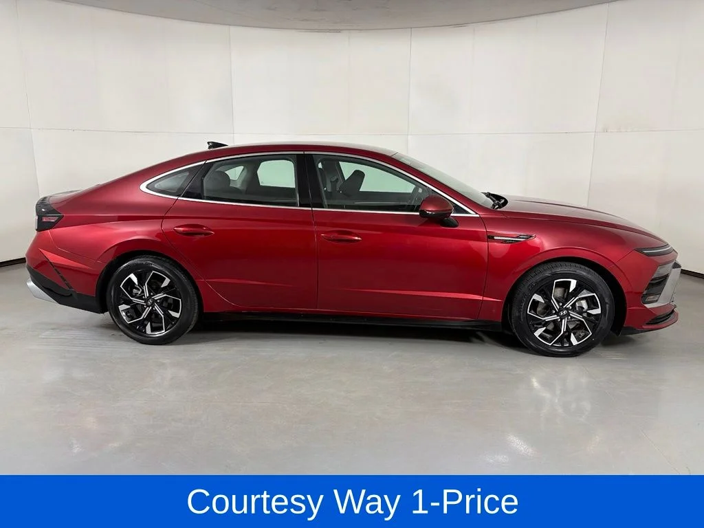 Used 2025 Red Hyundai SEL image 12