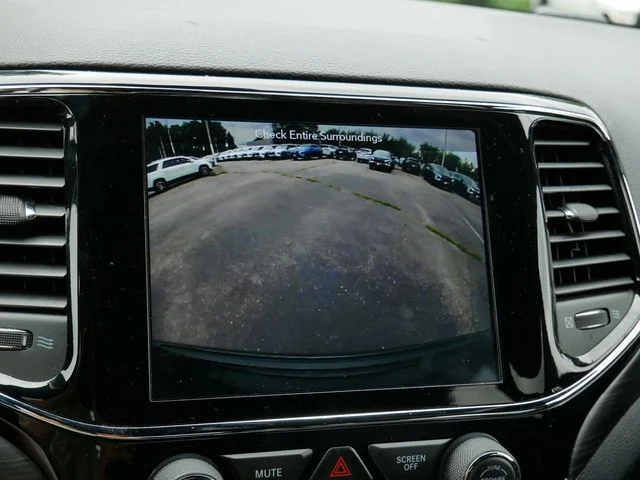 Used 2019 Diamond Black Jeep Altitude image 27